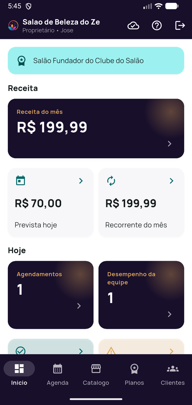 Painel inicial do dono no aplicativo Clube do Salão, com receita do mês, agendamentos do dia e desempenho da equipe
